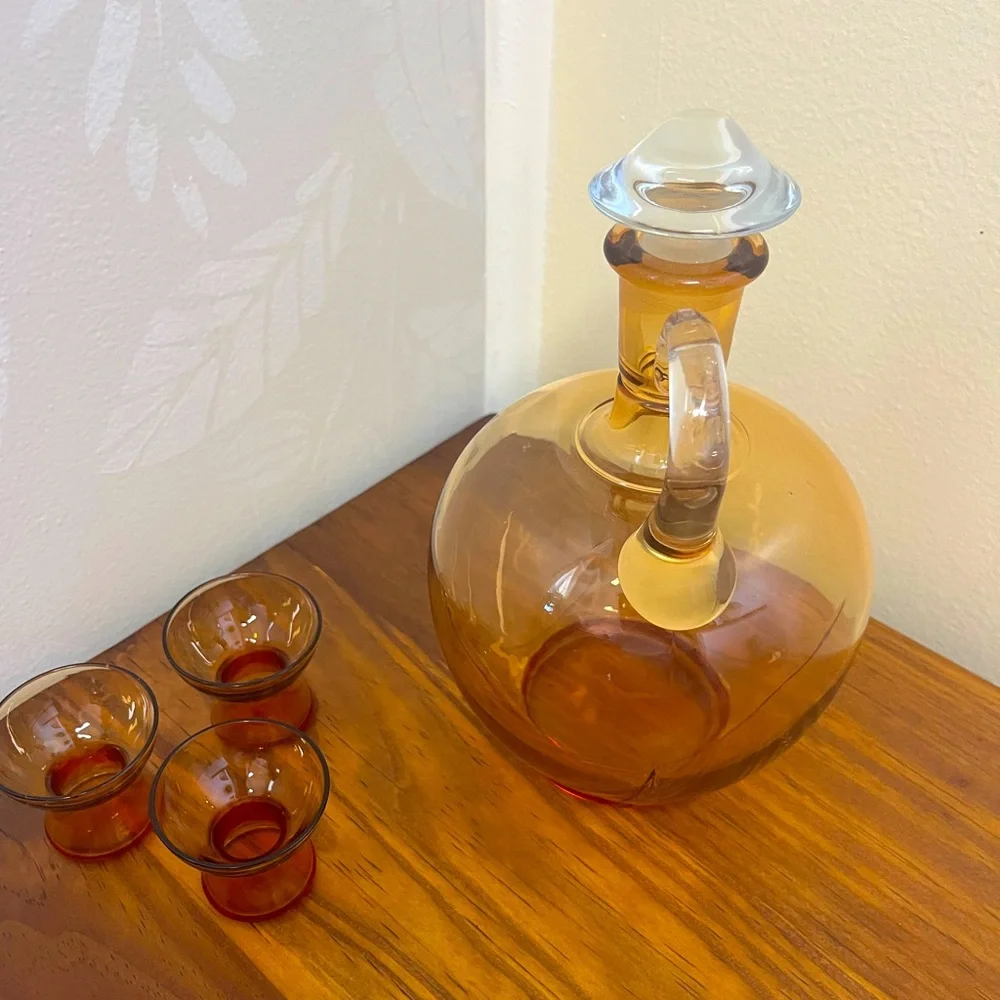 Vintage Amber Glass Globe Decanter Set Wth Stopper & 3 Cordial Glasses Barware